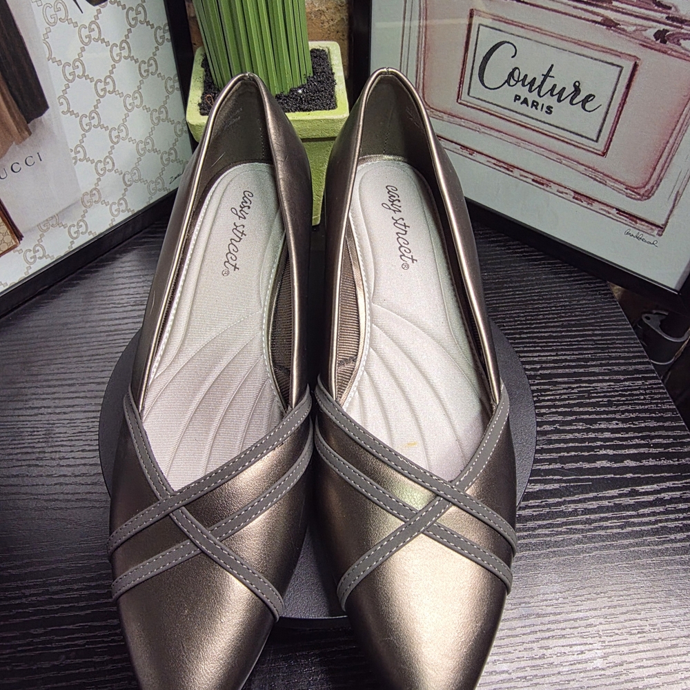 Easy Street Metallic Heels - Picture 6 of 6